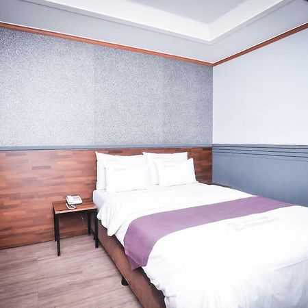 Hotel Noblesse Сеул Экстерьер фото